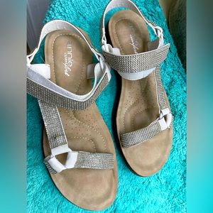 Brand new Sandals with out tag